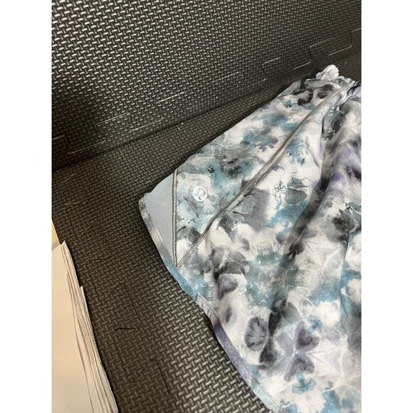 Lululemon Hotty Hot Low-Rise‎ Lined Short 2.5" Kaleidofloral Multi blue Chalk 12 - Picture 5 of 8